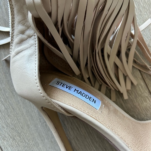 💰PRICE DROP ⬇️ 
STEVE MADDEN • Tan Fringed High Heel Sandal • 6.5M • - Picture 4 of 8